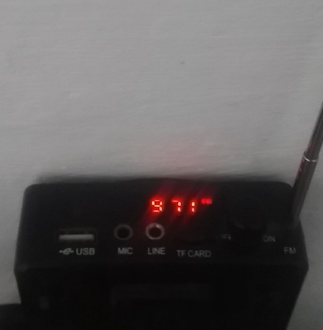 SoyMaxiFalcon's tweet photo. 🔊 Se Labura Hoy y Mañana, por suerte la Radio me hace Compania 📻 Justo ahora pude enganchar a la Genia de @DelfiUbierna con #TardeLike en Antena 🎶 https://t.co/8ffRLfR8Yg
