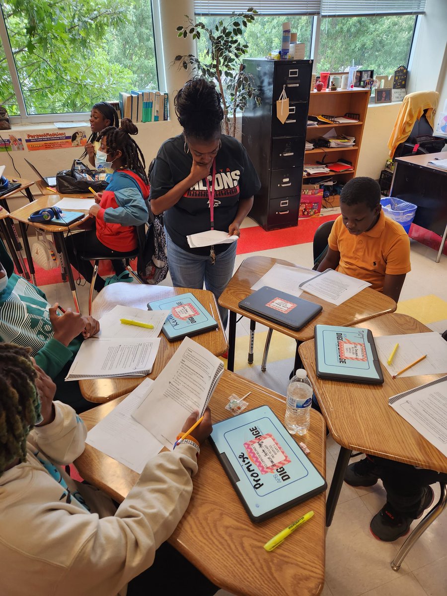 BrantonYMS's tweet photo. More small group instruction. #personalizedlearning @RonGarlington https://t.co/kBz3RtOdkv