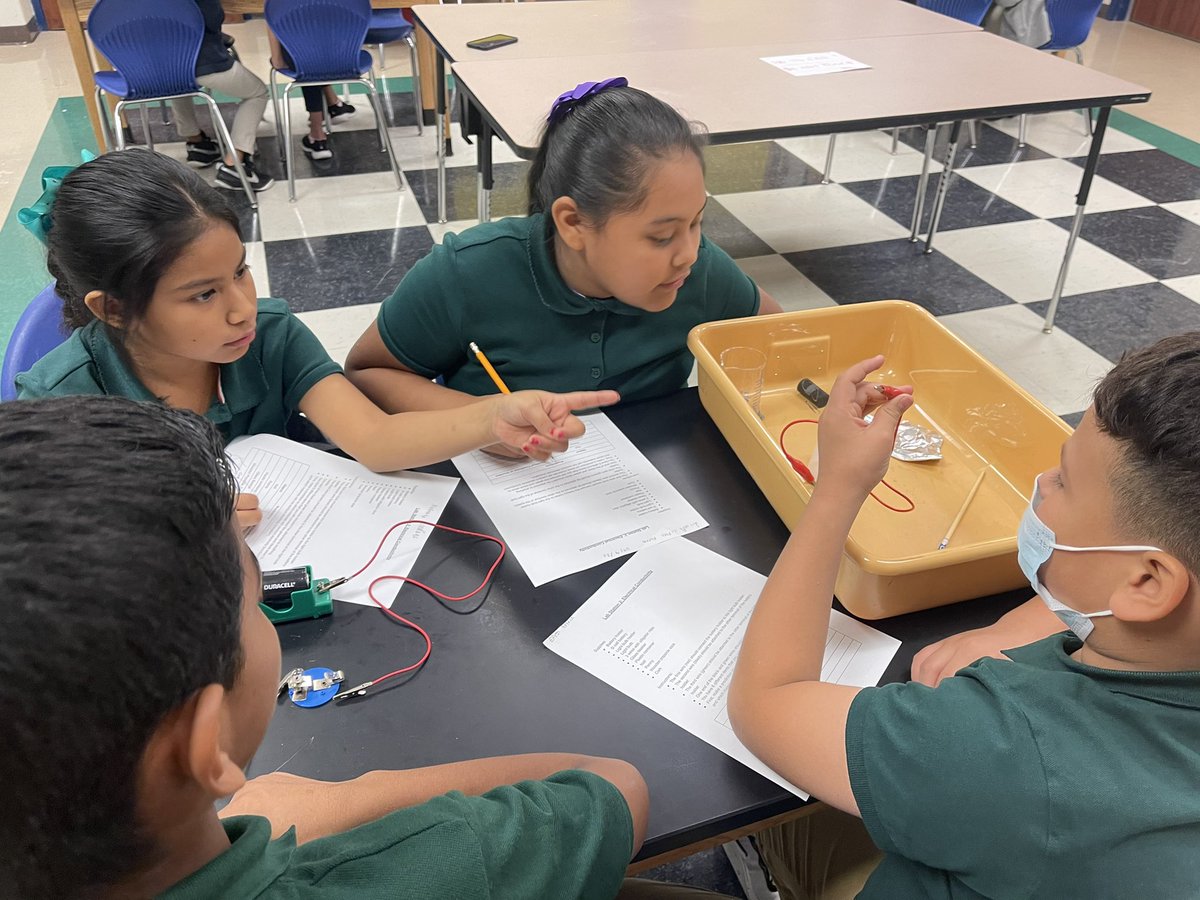 rachelriles's tweet photo. 5th grade “scientists” making predictions on electrical conductivity…what will happen to the light bulb? #ScienceInquiry @MajorElementary #MajorAllstars https://t.co/Y7QxjCmTyt