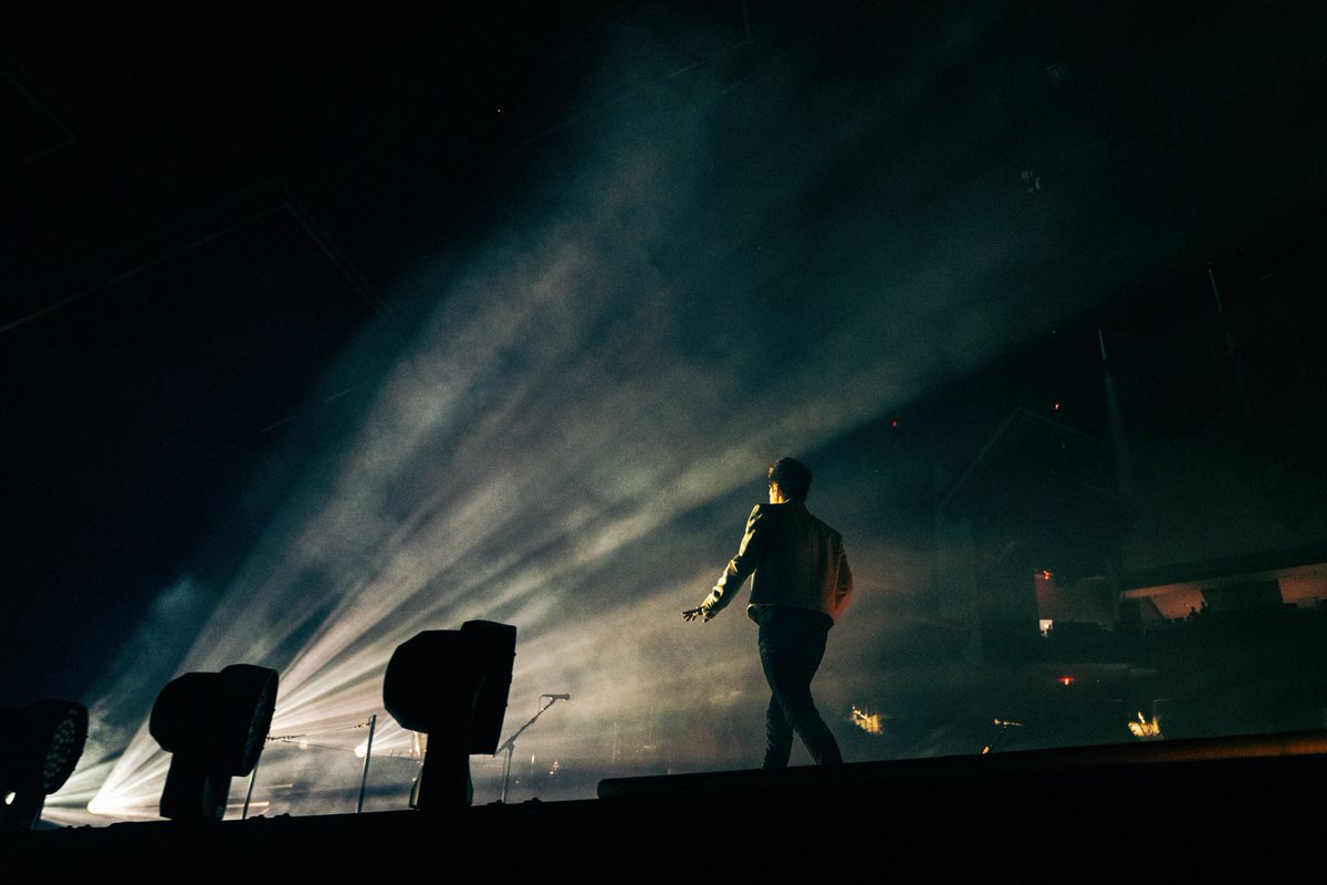 PanicAtTheDisco's tweet photo. That's how ya do it, Austin... first night of tour in the books!

📸@JakeChams + @Zakcassar https://t.co/BZpeKCjS8T