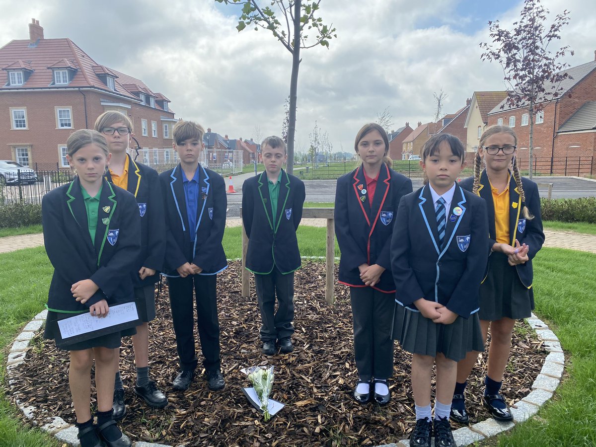 denisemburgess's tweet photo. GDPS children blow me away most days but today was a special one, on what should have been our 10 year party they showed respect and maturity in paying their respects to our Queen and understanding that today wasn’t a day about us @GreatDenhamPS https://t.co/UmJZ4zhylu