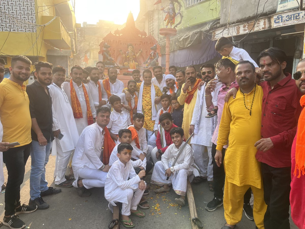 teli_natwar's tweet photo. "गणपति बप्पा मोरिया, अगले बरस तू जल्दी आ" https://t.co/Vvn7idtE6p