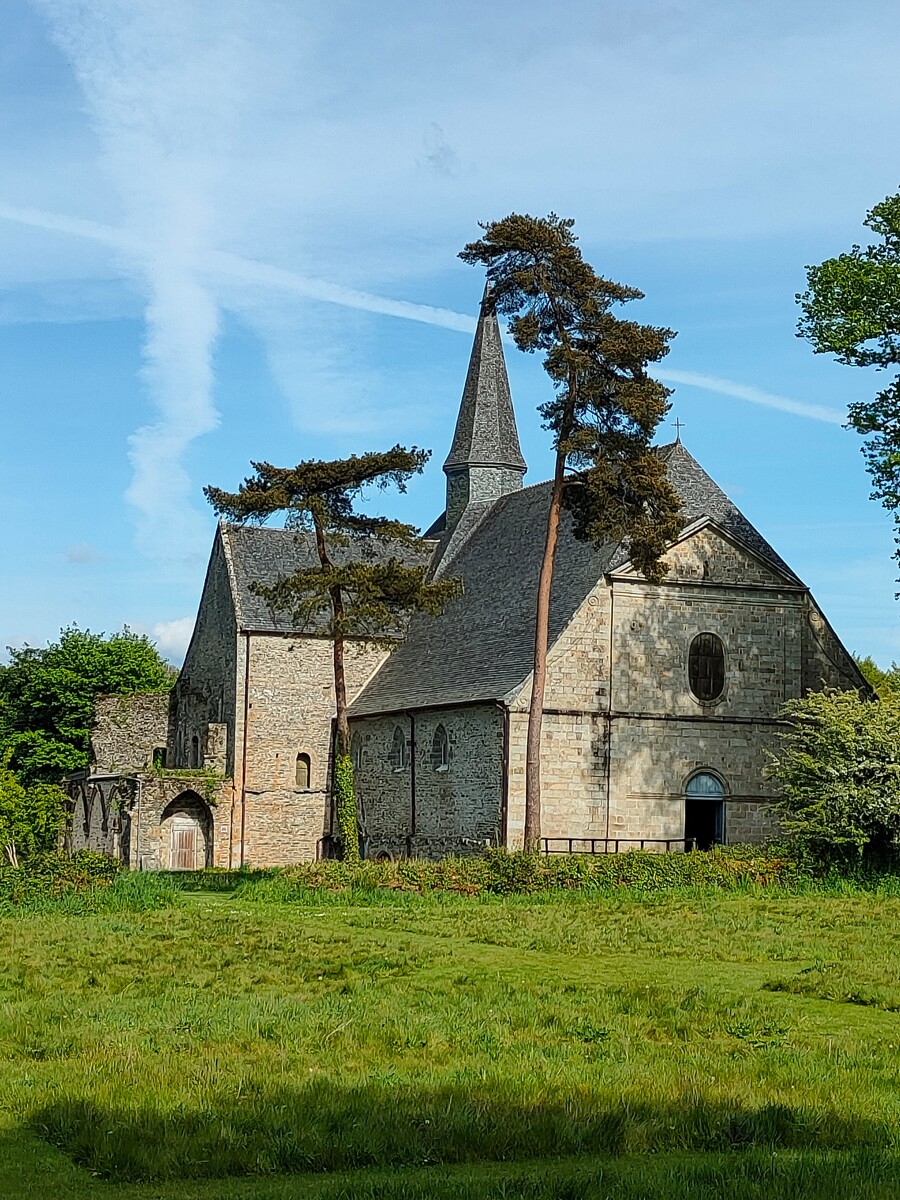DMFinistere's tweet photo. #ZOOM SUR 6/10 #JEP2022 #GRATUIT
✅Visite LE #CLOITRE #VÉGÉTAL - Abbaye du Relec ⛪
▶Le cloître disparu est de nouveau visible grâce à un jeu de tonte. Cet aménagement paysager accueille une riche #biodiversite. Laissez-vous surprendre !
👉 https://t.co/ehQ9wd7LuI #Finistere https://t.co/XB3kyxDzvD