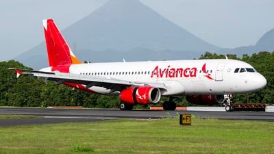 dgaviacion_'s tweet photo. ⚠️ De acuerdo con las autoridades las aerolíneas que cubrirán los vuelos entre Colombia y Venezuela serán Avianca, Latam, Wingo y Avior Airlines la aerolínea Laser Airlines se encuentra en revisión.

Las aerolíneas esperan en NOTAM del INAC que debería salir hoy. https://t.co/IlUE1nmaYN