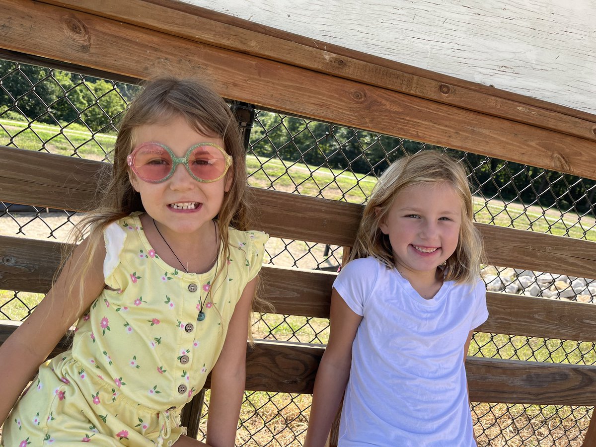 jonaleesearcey's tweet photo. These @BRES_Bears are loving our new playground! #backtothecliff #youbelonghere https://t.co/lLqvyuH4Sn