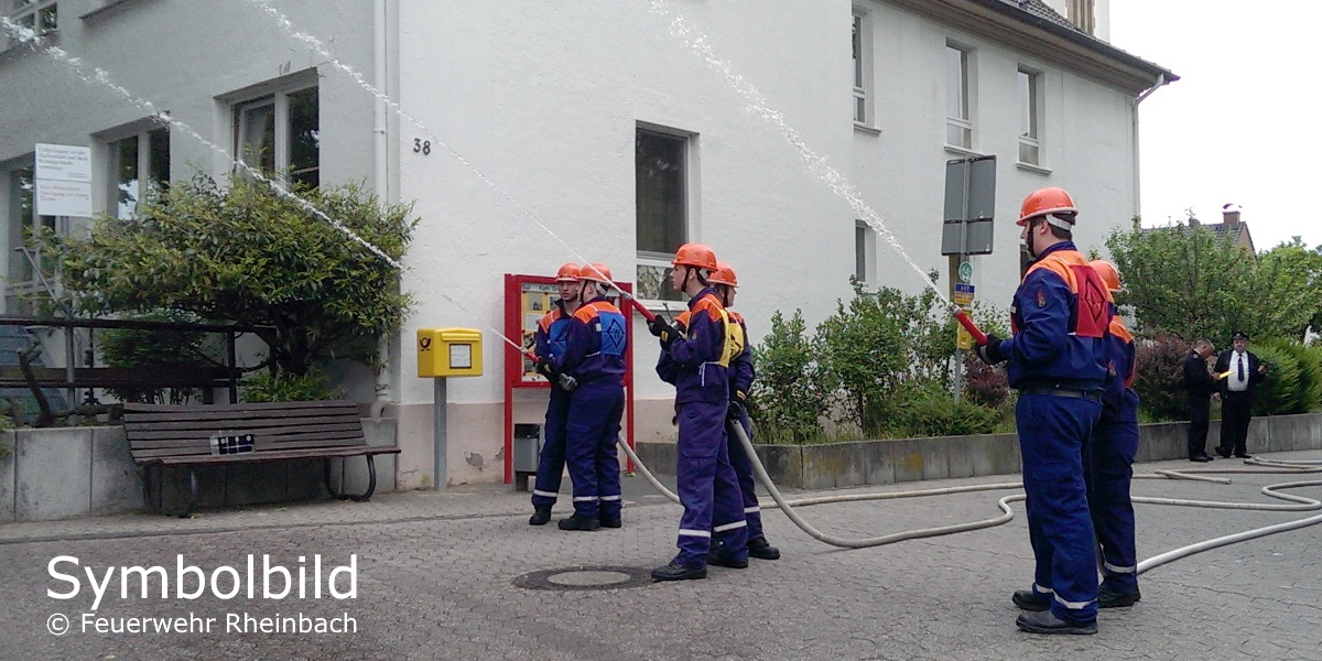 FF_Rheinbach's tweet photo. Am #Wochenende findet in #Queckenberg die diesjährige #Kirmes statt. Am #Sonntag startet ab 12 Uhr rund um die Madbachhalle der #Familientag. Auch unsere #Löschgruppe Queckenberg ist mit einem Infostand dort. Zudem gibt es eine Übung der #Jugendfeuerwehr Queckenberg. #KommtVorbei https://t.co/l0oXmjRH5F