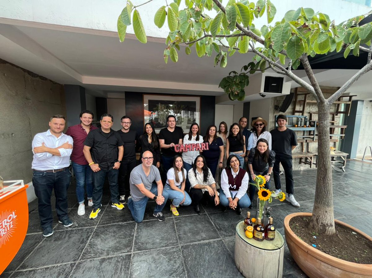 GarraGamingM's tweet photo. Events⚡ Our CEO, @robertocanovas, met with a group of executives and the @GruppoCampari marketing team to discuss thought-provoking ideas and new opportunities to connect with large audiences. During the meeting, Roberto gave a keynote on the new world of #esports and #gaming. https://t.co/4TgWXHvLKu
