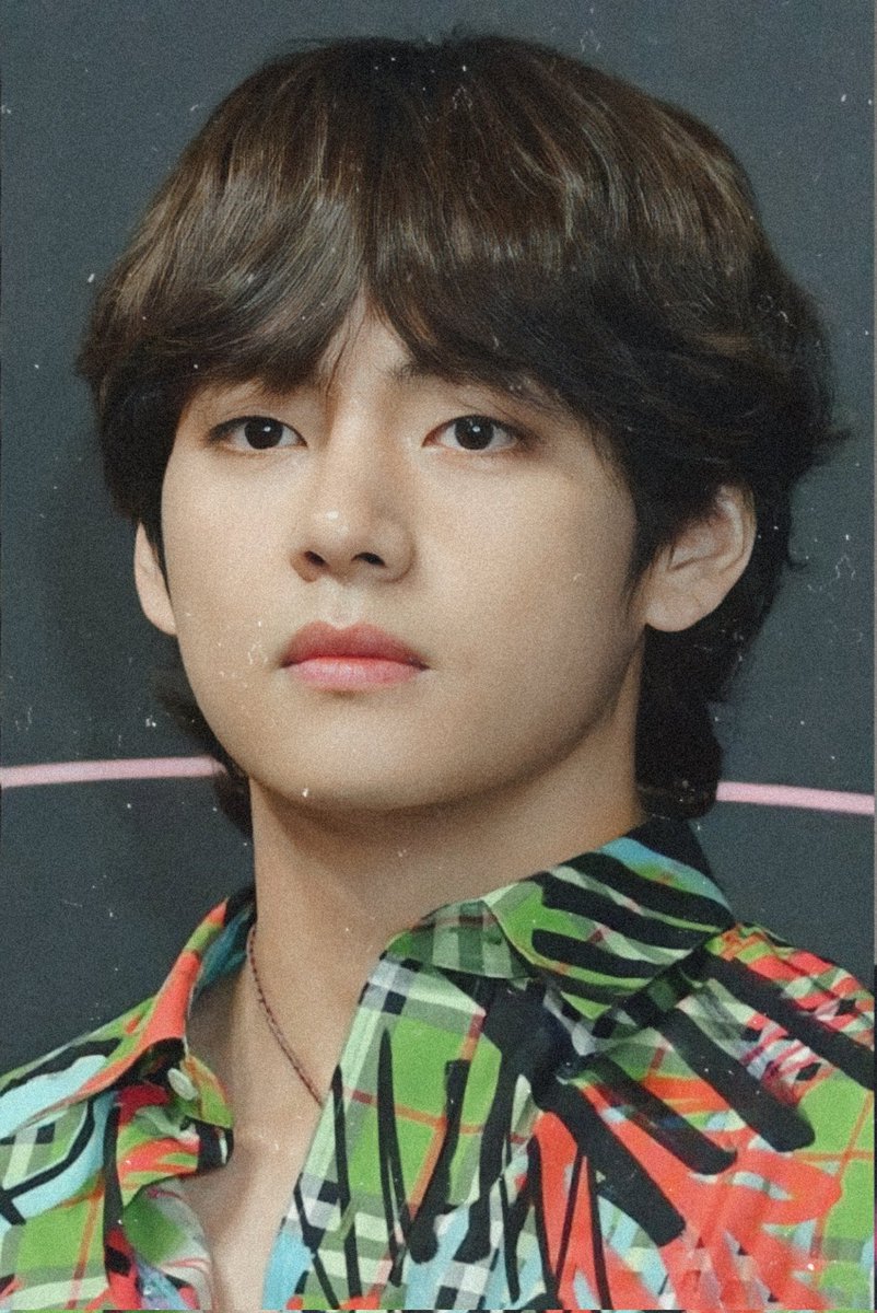 regalkvfics's tweet photo. A new, mysterious app that determines one's perfect match takes the university by storm.

Taehyung, tired of being lonely, tries it out in hopes of a fairly decent companion. He doesn't expect his match to be the most sought after student on campus.

#taekookau 🔞 [ Minors DNI. ] https://t.co/MHo2ugwnYK