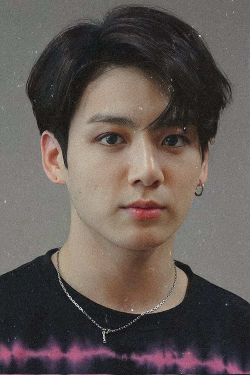 regalkvfics's tweet photo. A new, mysterious app that determines one's perfect match takes the university by storm.

Taehyung, tired of being lonely, tries it out in hopes of a fairly decent companion. He doesn't expect his match to be the most sought after student on campus.

#taekookau 🔞 [ Minors DNI. ] https://t.co/MHo2ugwnYK