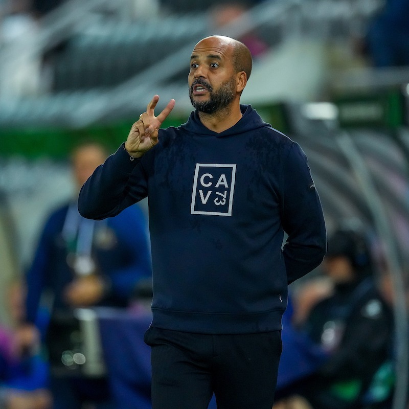 AZAlkmaar's tweet photo. 🎙️ 𝗣𝗮𝘀𝗰𝗮𝗹 𝗝𝗮𝗻𝘀𝗲𝗻 𝗼𝘃𝗲𝗿:

🇪🇺 De wedstrijd tegen Dnipro-1 
👀 De aankomende wedstrijd tegen FC Twente
😃 Maxim Dekker
🤕 Twijfelgeval Bruno Martins Indi

#AZ #dniaz #UECL