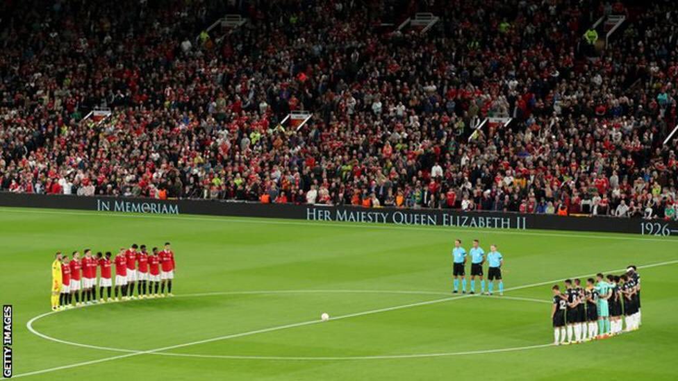 arafatabdulk's tweet photo. Manchester United and Real Sociedad players observe a minute's silence prior to the Europa League group E match
All Premier League clubs posted individual messages paying their respect to the Queen and the Premier League said it was "deeply saddened" by her death. https://t.co/NPa3u9q33v