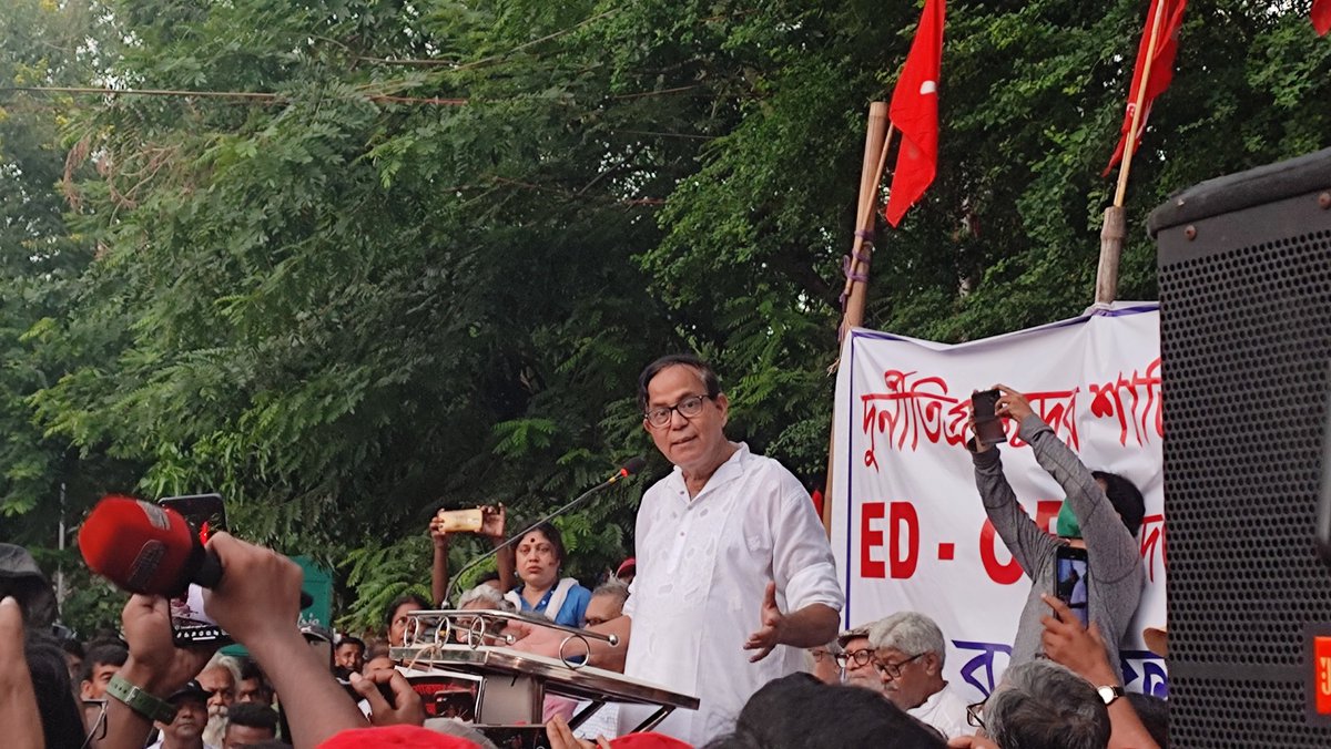 ShibamSrkr's tweet photo. Neglecting TMC's threat, Left Front organised rally at CGO complex, Salt Lake demanding immediate arrest of those who are accused in various scams. Police denied permission to start meeting at CGO complex but they can't stop our comrades &amp; meeting was held against corrupt TMC. https://t.co/d4wX5iEG4p