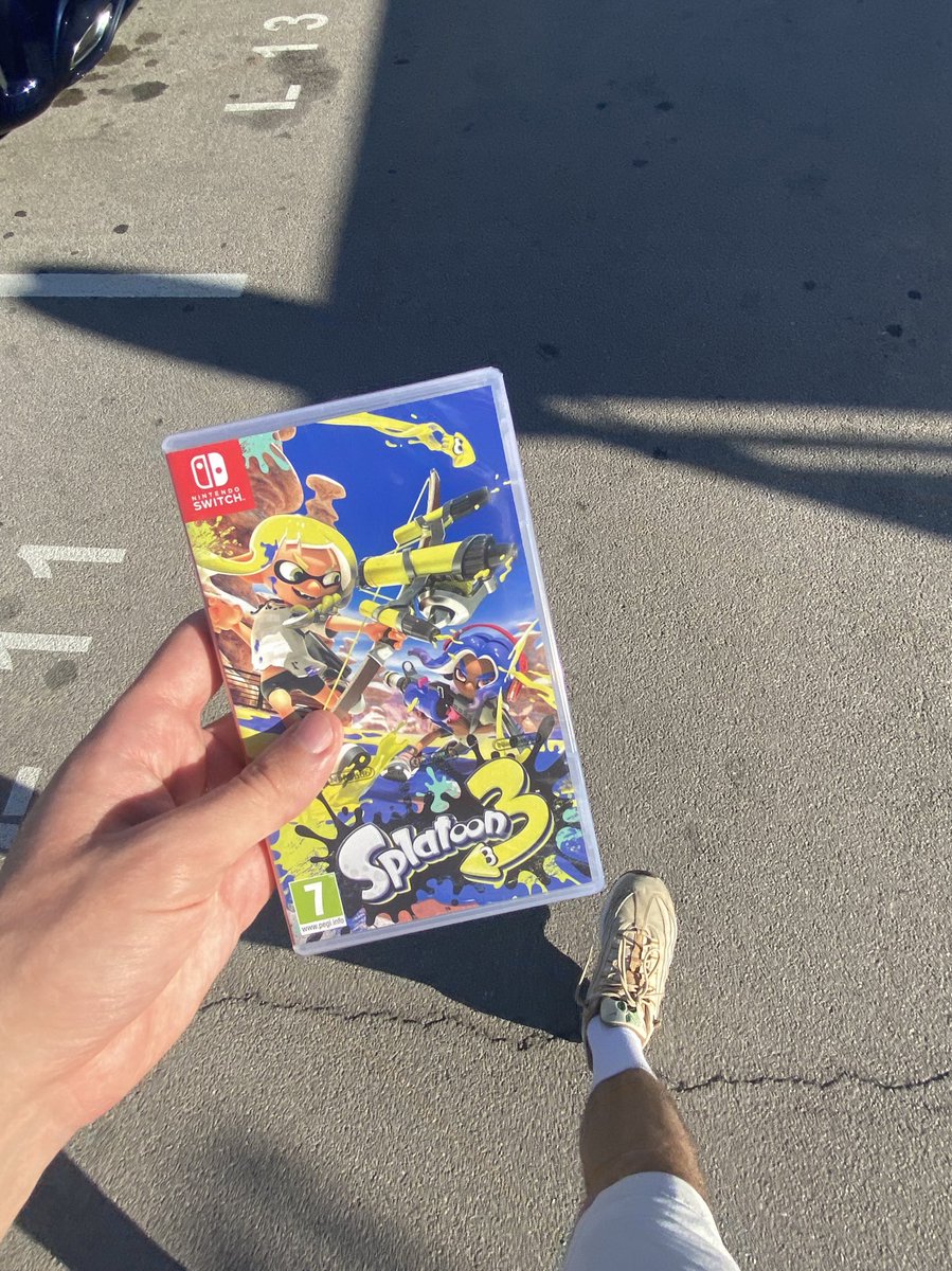 leopaulvevo's tweet photo. les stratégies marketing de chez nintendo sont de plus en plus agressives… https://t.co/7GXMohNL5H