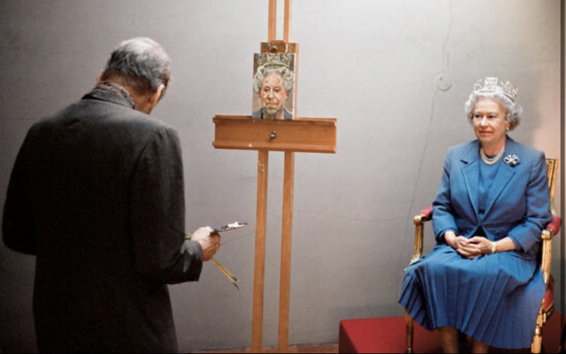 Люсьен Фрейд написал портрет Королевы в маленьком формате и расположил портрет на весь холст, хотя всегда писал достаточно монументально… на вопрос почему так? Он ответил: ее фигура слишком велика, ей не нужен большой холст!
Ну или что-то в этом духе.
Прощайте Ваше Величество.