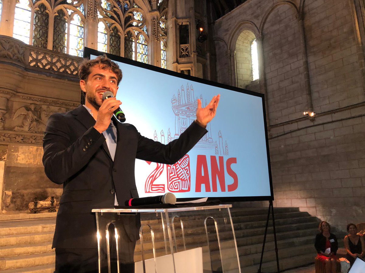 🎉 Feliz aniversario Campus de Poitiers et bienvenue à la nouvelle promo ! #RentréeScPo #WelcomeToScPo 
cc. <a href="/MathiasVicherat/">Mathias Vicherat</a> <a href="/L_Moncondhuy/">Léonore Moncond'huy</a>