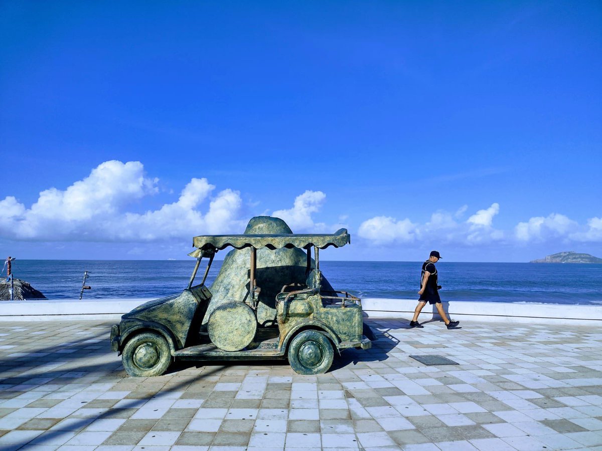 PromoturSina's tweet photo. #FelizViernes desde la avenida más hermosa de #México🇲🇽.
La Avenida del Mar en #Mazatlán,recibe a miles de turistas todo el año.🌊🌴
Viaja y conoce el monumento de la Pulmonía, el lugar favoritos para la foto.😎🤳🏽
#PromoturSinaloa
#Sinaloaestucasa 😃⛵🌺
#TurismoconSentidoSocial https://t.co/97CFo358aL