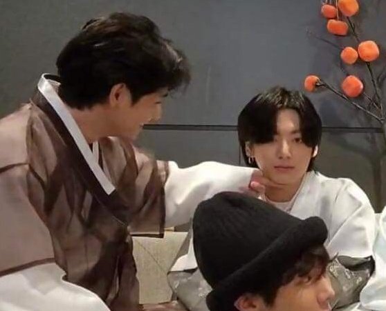 Bwi3012gmailco1's tweet photo. The way they act makes me unable to believe the rumors, they really love each other so much and I can clearly see 🥺

#taekook #TAEHYUNG #JUNGKOOK #KookTae https://t.co/GhLsT02RRF
