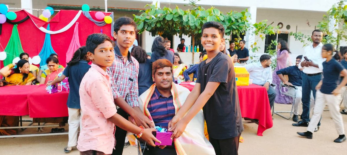 codeacadtswreis's tweet image. Coding Academy celebrated Teacher's Day. Students felicitated teachers and surprised with gifts.
@codeacadtswreis @TSWREISOCIETY