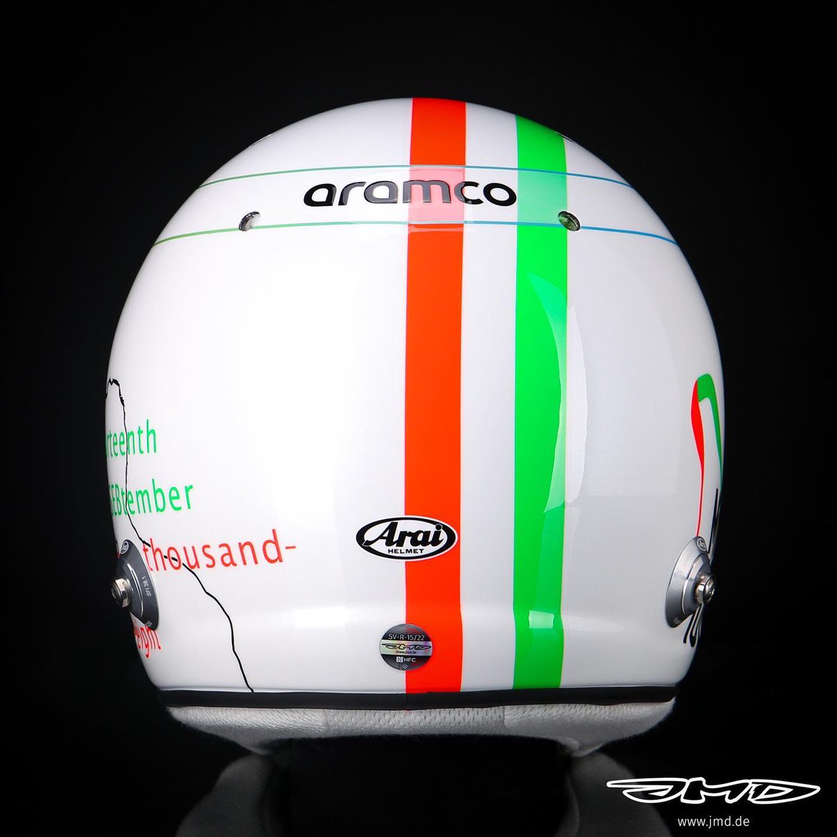 SebVettelBR's tweet image. Novo design de capacete do Sebastian Vettel para o GP da Itália, comemorando sua primeira vitória na Fórmula 1 em 2008 e 100 anos de corrida em Monza.

#SV5 #Seb5 #F1 #ItalianGP 🇮🇹