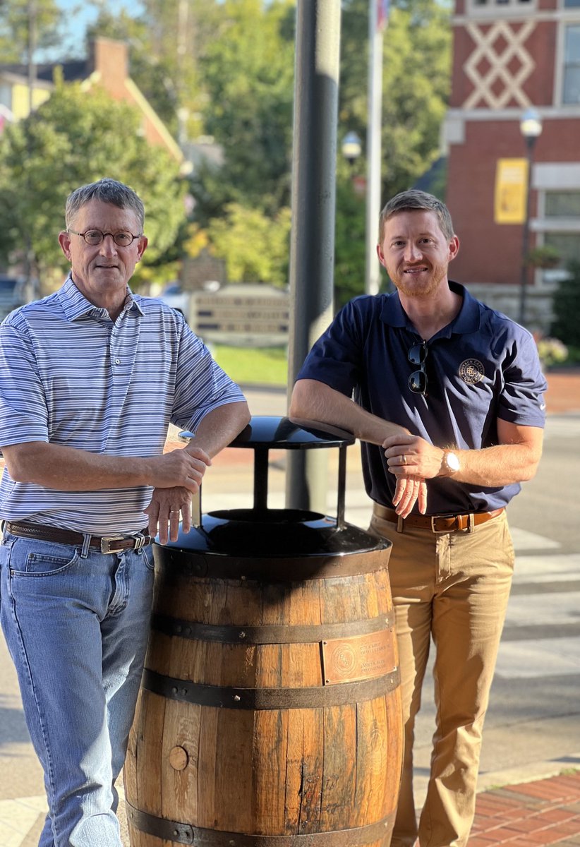 #CleanisCool! Only in #Bardstown, Kentucky are #bourbonbarrels recycled as classy trash receptacles. Proud to sponsor one through the #BourbonCapitalCommunityAlliance. ⁦@KentuckyTourism⁩ ⁦@visitbardstown #TravelTogether #BourbonComesFromBardstown