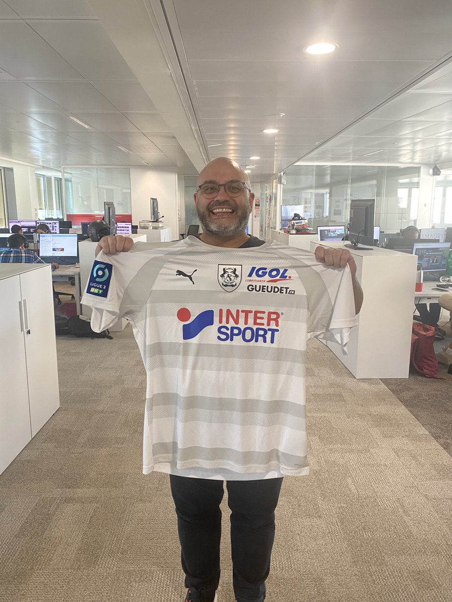 lequipedusoir's tweet photo. 🎁CADEAU🎁

Ce soir @riouyoann vous offre le maillot de @AmiensSC😎
Caen - Amiens c’est à suivre demain à 19h sur 
@lachainelequipe ⚽️🔥

RT + FOLLOW 
@lequipedusoir
 
Choisis ton chroniqueur pour tenter de l’emporter au quiz https://t.co/tIYfaAjK67