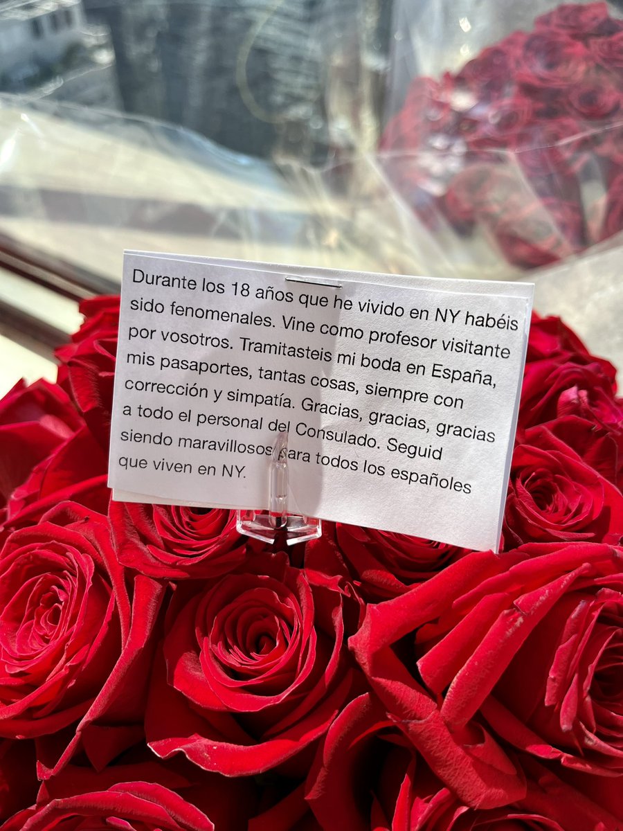 ConsuladoEspNY's tweet photo. No sabemos quién eres, pero muchas gracias ♥️ @MAECgob @SpainInTheUSA https://t.co/8GL0cDyZ7O