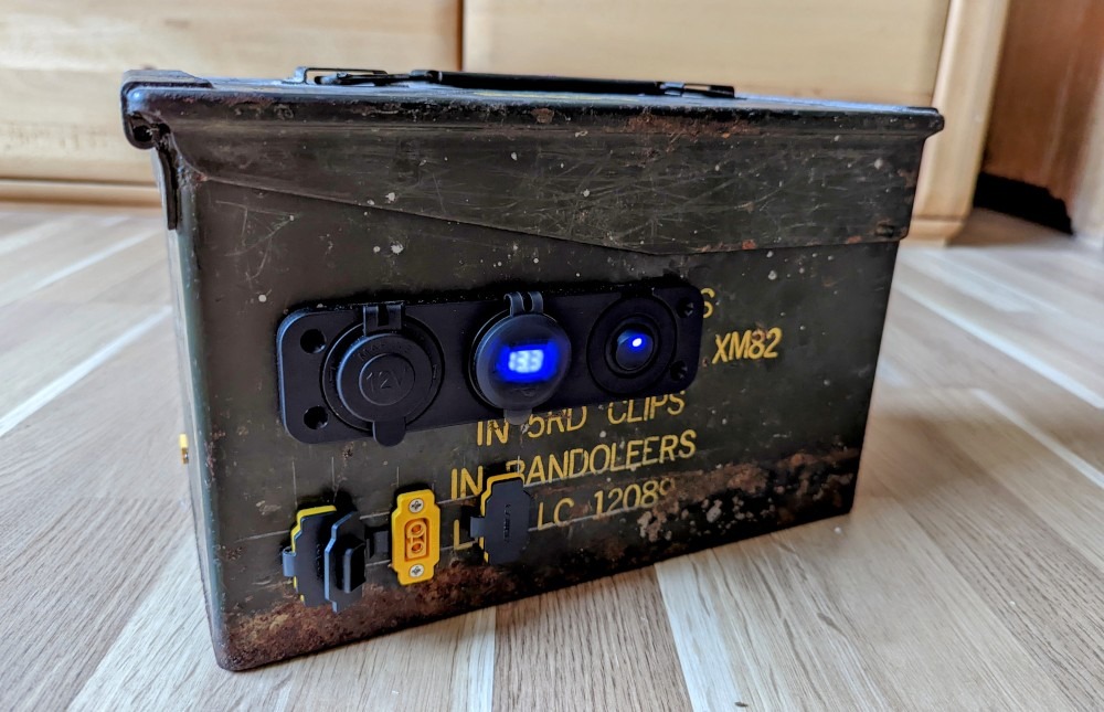 Spike05de's tweet photo. Nach über drei Jahren und etwas verändertem Strombedarf ist es Zeit, die Modulare Stromversorgung für den Micro Camper durch die Modulare Stromversorgung 2.0 zu ersetzen. 

#munitionskiste #diy #eremit #afu #microcamper

https://t.co/sNAedqABJn https://t.co/tJ3tgVjofs