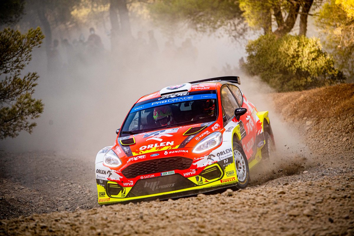 KibiceKubicy's tweet photo. Załoga @TeamORLEN 🇨🇿Martin Prokop / 🇨🇿Michal Ernst zakończyła I dzień zmagań w 🇬🇷@AcropolisRally odpowiednio na P23 w generalce i P12 w WRC2

#WRC | #AcropolisRally I @PKN_ORLEN I @ORLEN_OIL I Platinum I #Verva I @ORLENUnipetrol I #Benzina I @ProkopOfficial I #JipoCar | Ford ČR https://t.co/TCywEMS8t9