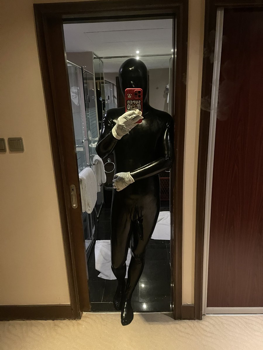 lankouzhao0330's tweet photo. 乳胶三人行 https://t.co/6lbg71g9Ee