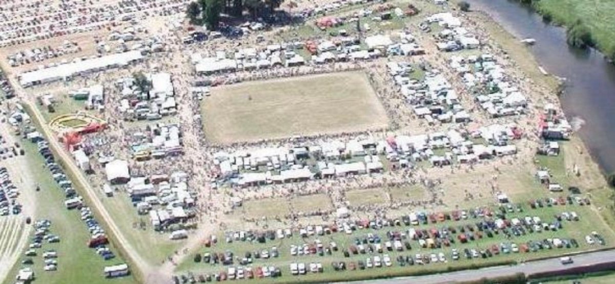 LIKE AND RT and comment if you would like to see the Welsh Game Fair return to its home at Gelli Aur, Llandeilo, West Wales 👍🏴󠁧󠁢󠁷󠁬󠁳󠁿

HOFFWCH A AD a gwnewch sylw os hoffech weld Gŵyl Cefn Gwlad Cymru dychwelyd i'w chartref yng Nghelli Aur, Llandeilo, Gorllewin Cymru 👍🏴󠁧󠁢󠁷󠁬󠁳󠁿