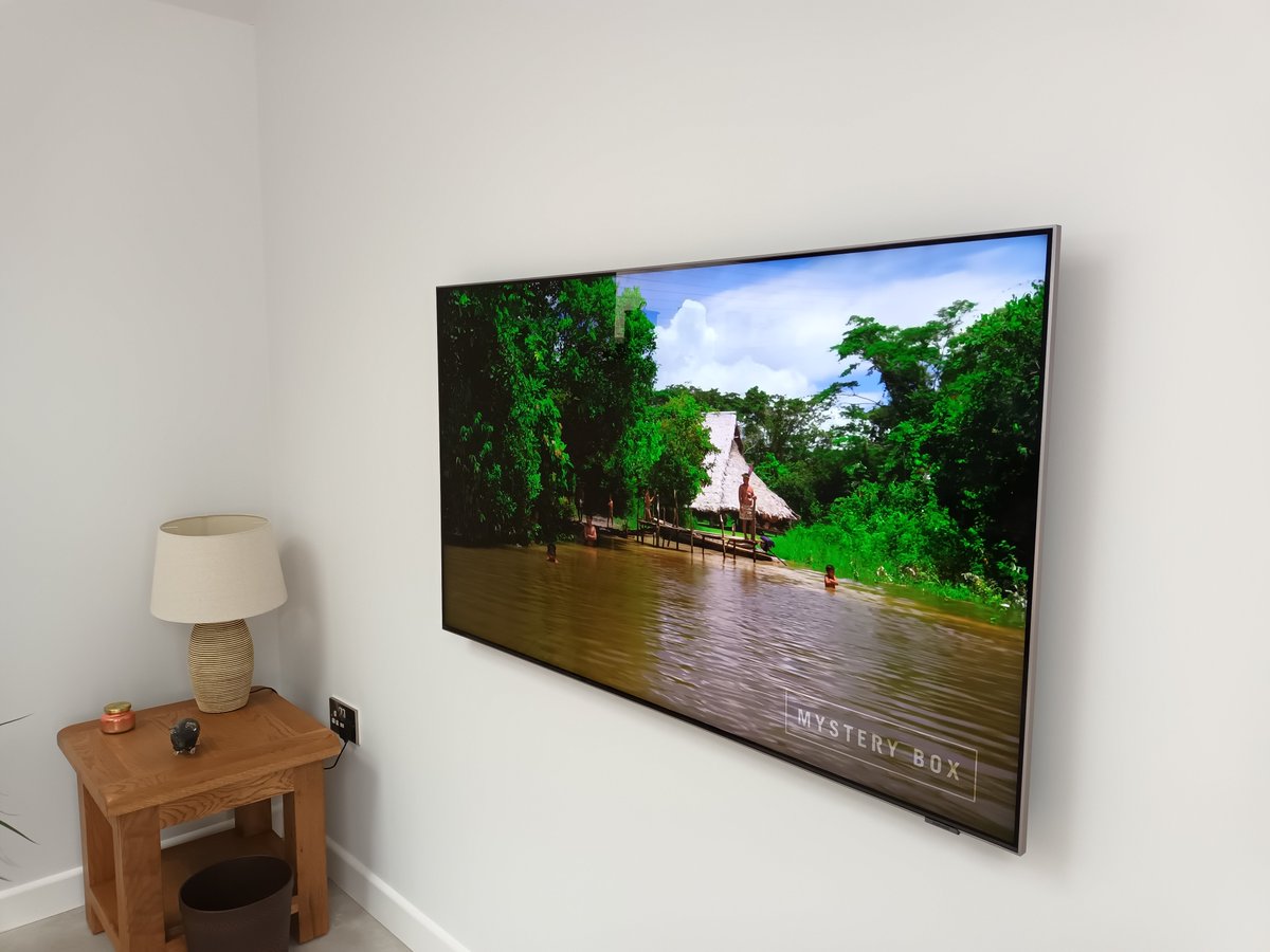 abbot_av's tweet photo. Nice and tidy wall mount of a @SamsungTV using a @sanus_uk VLL5 slim bracket.

Full smart, 4K UHD, HDR - all the features you would ever need. https://t.co/YTDDgAzfc4