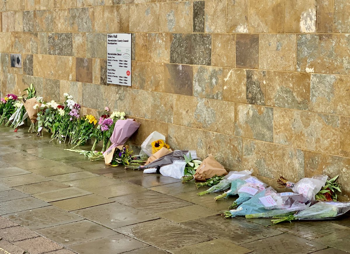 WarwickTCouncil's tweet photo. The Market Square will now be closed to all vehicular traffic until Wednesday 21st September 2022 to allow residents to lay flowers and pay their respects to Her Majesty The Queen https://t.co/qqyYU7p9GQ