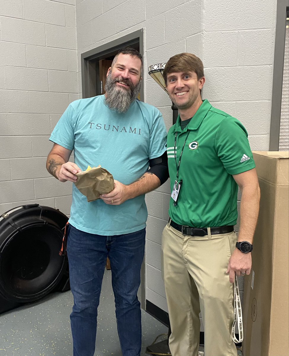 CootsJulia's tweet photo. Spreading some green wave cheer on this fabulous Friday!!! 💚💛 We are so thankful for our faculty and staff! https://t.co/Hx8OlVdoQX