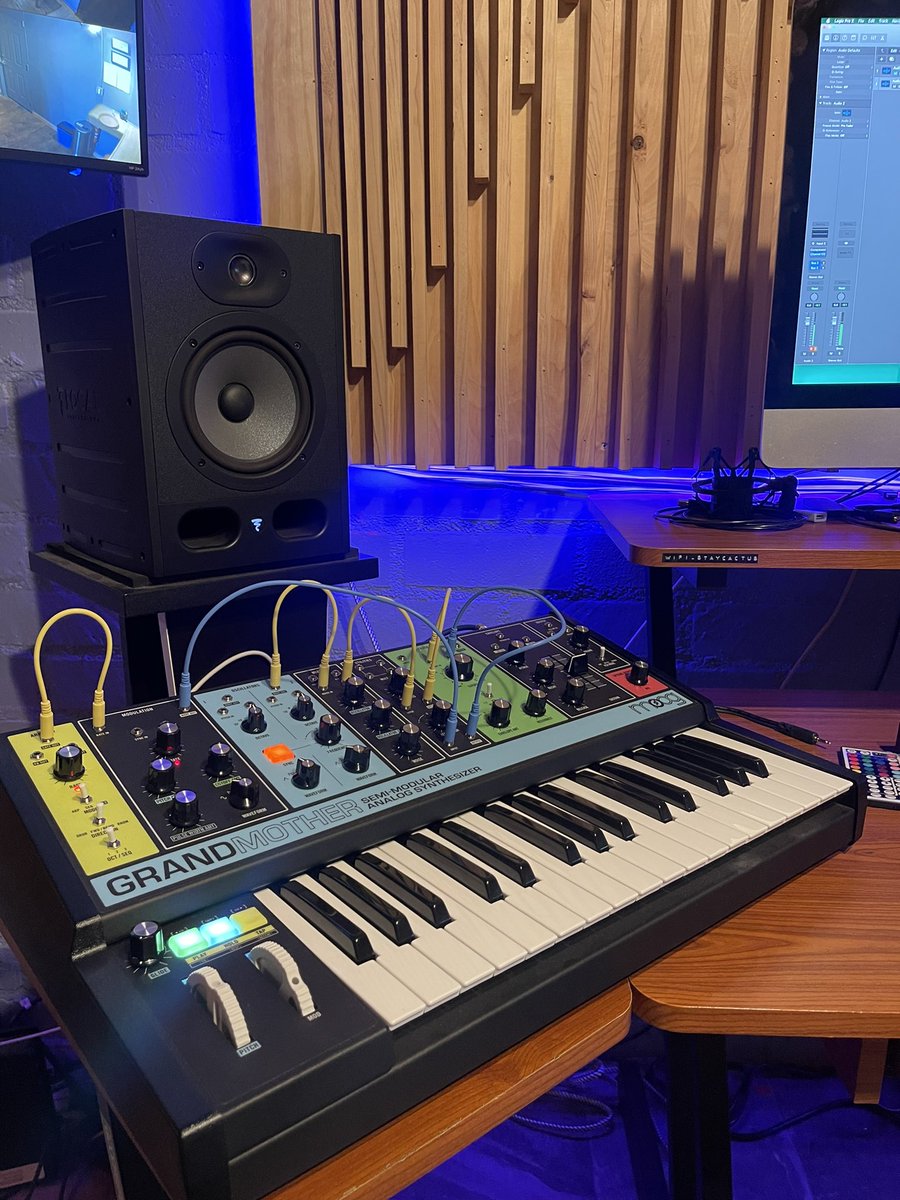 goodpeeples_la's tweet photo. New gear just added! The famous MOOG Grandmother. https://t.co/s0GASqn4Gf