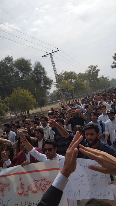 Khadimhussain4's tweet photo. Students of #GomalUniversity are bieng subjected to the worst kind of torture. Like other universities of Pakhtunkhwa, Gomal is also being made bankrupt through securitization, privatization and depoliticizations. Condemn the admin of the GU.
@NomanSherpsf 
#SaveGomalUniversity https://t.co/viiedaTJRs