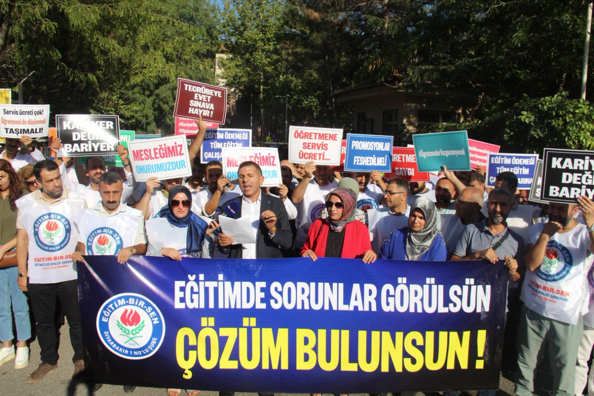 ebsdiyarbakir1's tweet photo. **Öğretmenlerin anayasal haklarını sınırlayan, aile bütünlüğünü bozan, öğretmeni eşi ile işi arasında tercihte bulunmaya zorlayan, öğretmenler odasında ayrımcılık oluşturan, mesleği ve öğretmenin itibarını zedeleyen sözleşmeli öğretmenlik uygulamasına son verilmelidir. https://t.co/RGRrDjxe1O