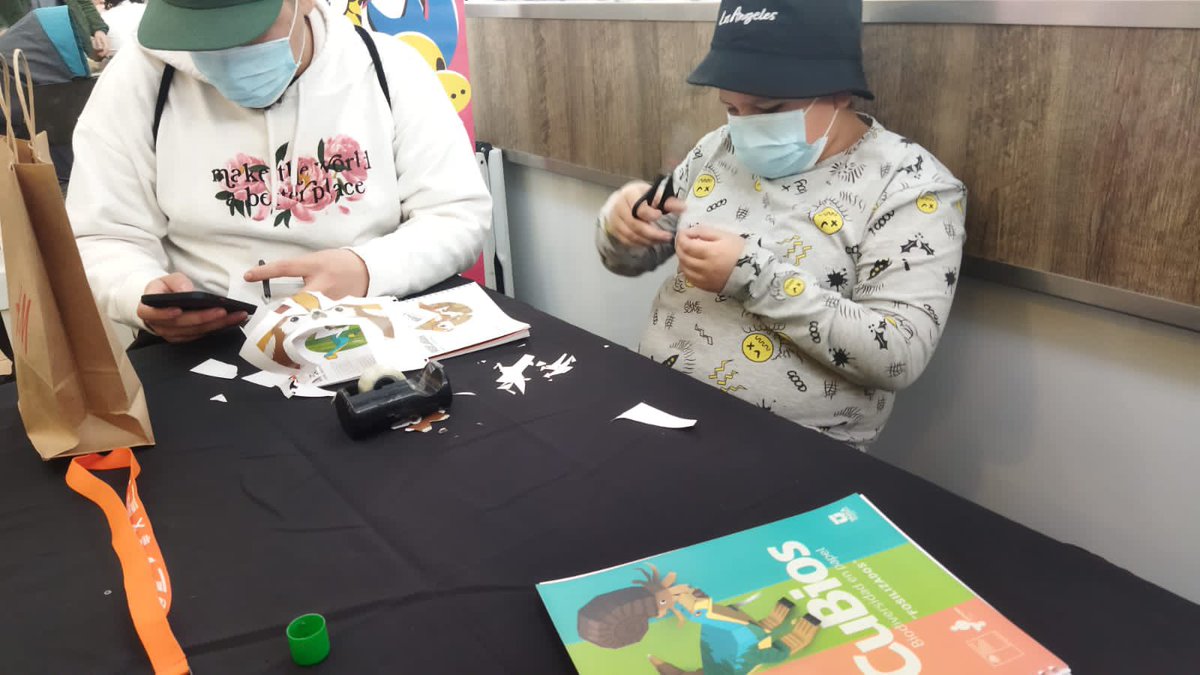 ExploraMaule's tweet photo. 🦕Ya estamos en el @mallcurico con nuestro espacio #RecreoExplora, donde podrás jugar y aprender sobre los dinosaurios chilenos con los #Cubios:Fosilizados,los juguetes de papel de #ExploraMaule @UTalca ✂️
🎮 También descubre los videojuegos @ProtectoresC @KationG7 y #Uppa ! https://t.co/j7BBeaADEP