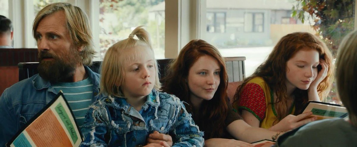 Capitán Fantástico (2016):
Hijos de Ben -“¿Qué es Coca-cola?.”
Ben (Viggo Mortensen) - “Agua envenenada.”
￼