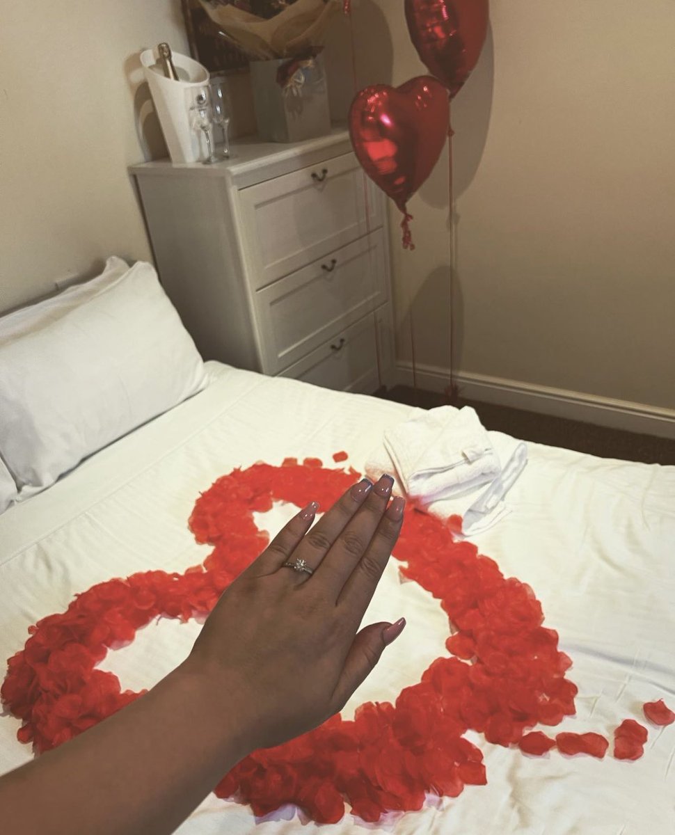 So she said yes!! <a href="/JacksOlivia/">Olivia Jacks</a> ❤️❤️