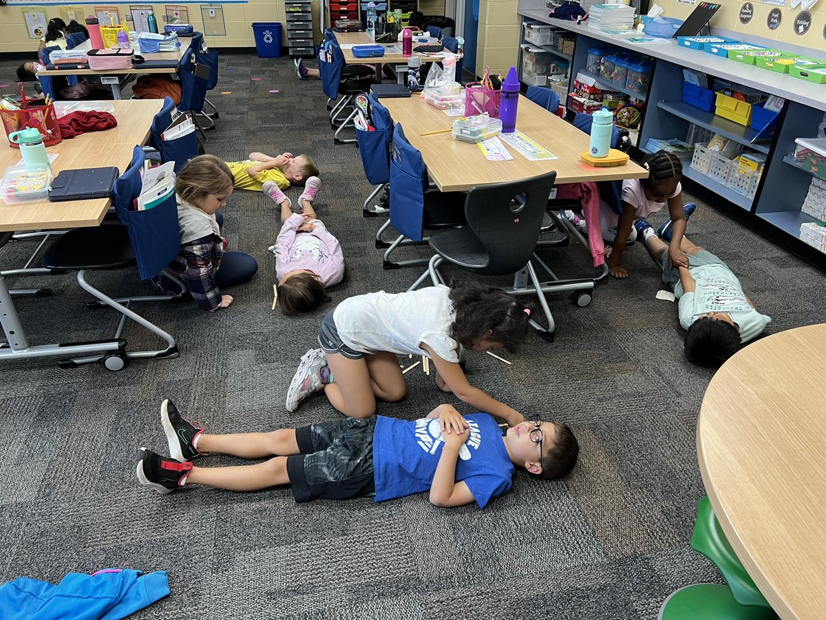 MrsLitvan's tweet photo. Estimating and Measuring in Math! Great partners working together 😊#inspire96 https://t.co/WV0dZxdL0p