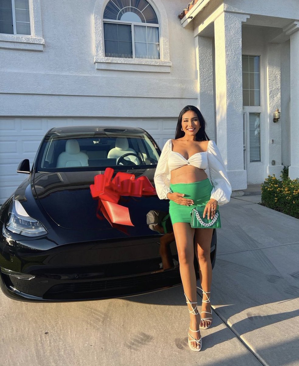 SHABOOTY's tweet photo. Thais with the 💸💯 caked-up milf starter pack #90DayFiance https://t.co/xPY1vjKo11
