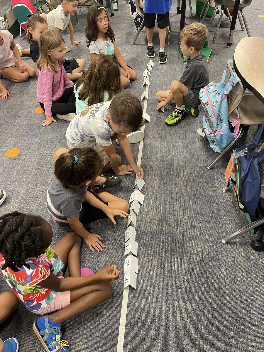 ColoniaCarolina's tweet photo. We have been busy making number lines and making teen numbers 😊 @BryantElem  #bengalpride https://t.co/iwMZYlne4x