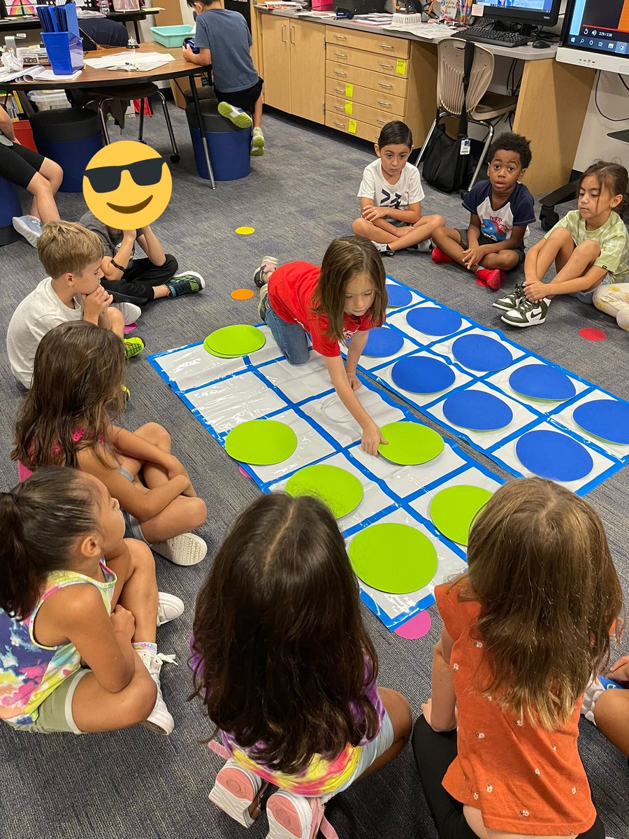 ColoniaCarolina's tweet photo. We have been busy making number lines and making teen numbers 😊 @BryantElem  #bengalpride https://t.co/iwMZYlne4x