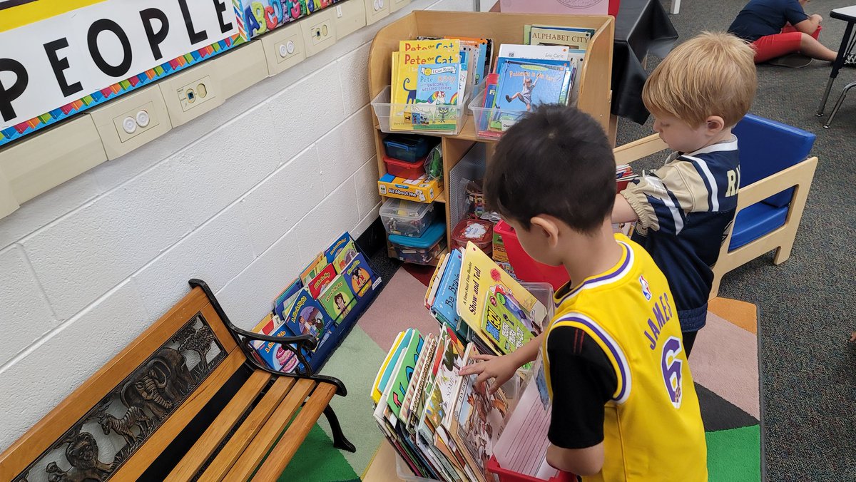 CastlesKinders's tweet photo. Ss enjoyed filling their book boxes with books from our classroom library!
@D59Byrd
#TogetherWeCan https://t.co/Z1Q5g6Jxgi