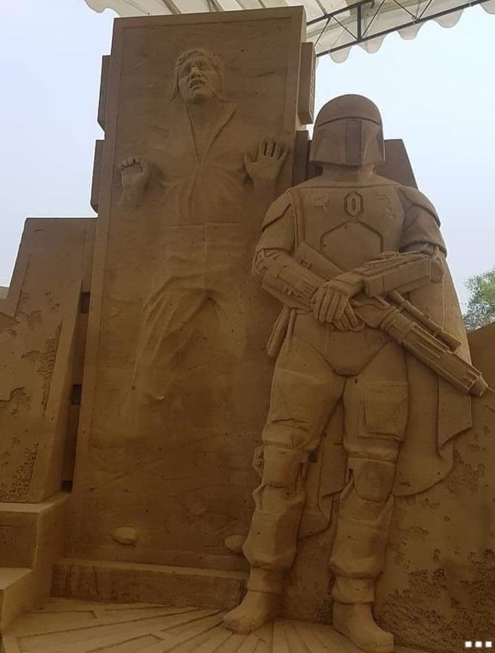 SombradeImperio's tweet photo. La mejor escultura de arena del mundo… 
#StarWars https://t.co/f99puu6nD0