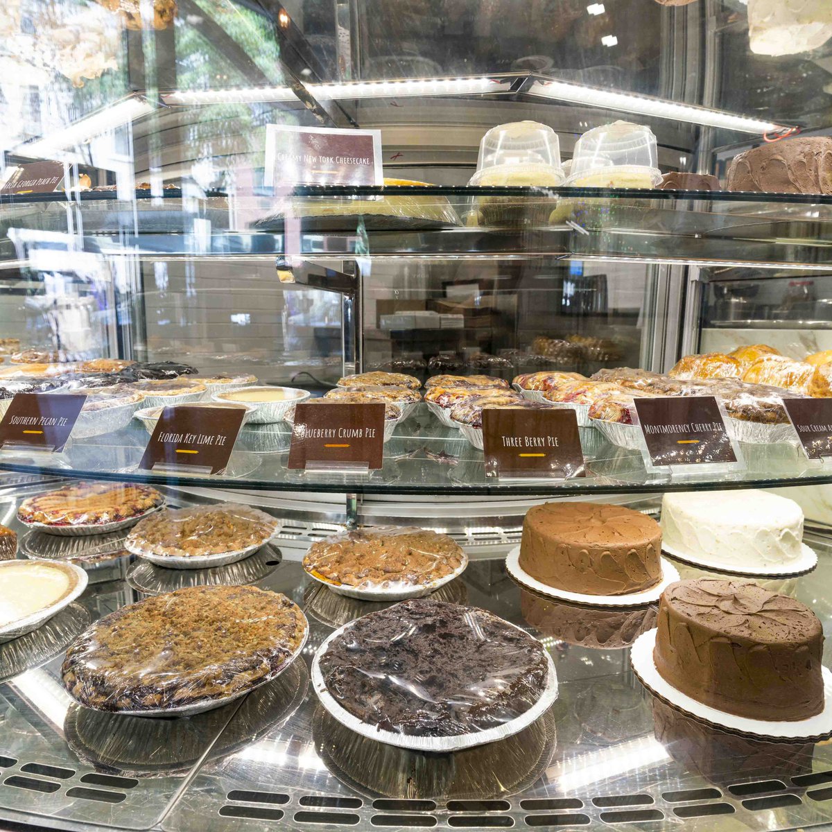 LittlePieCo's tweet photo. Prepare to drool over today's dreamy display case π #EatFreshPie #ILoveFoodDay #LoveFoodDay #LoveFood
#NYCBakery #NYCBakeries #BestofNYC #Pies #PiesofIG #Piestagram #PieLovers #PieLoversOnly #Pie #PiesForLife #PieIsLife #Baking #Bakers #BestBakers #DessertInsider #Piestagram https://t.co/vICrGnMFVh