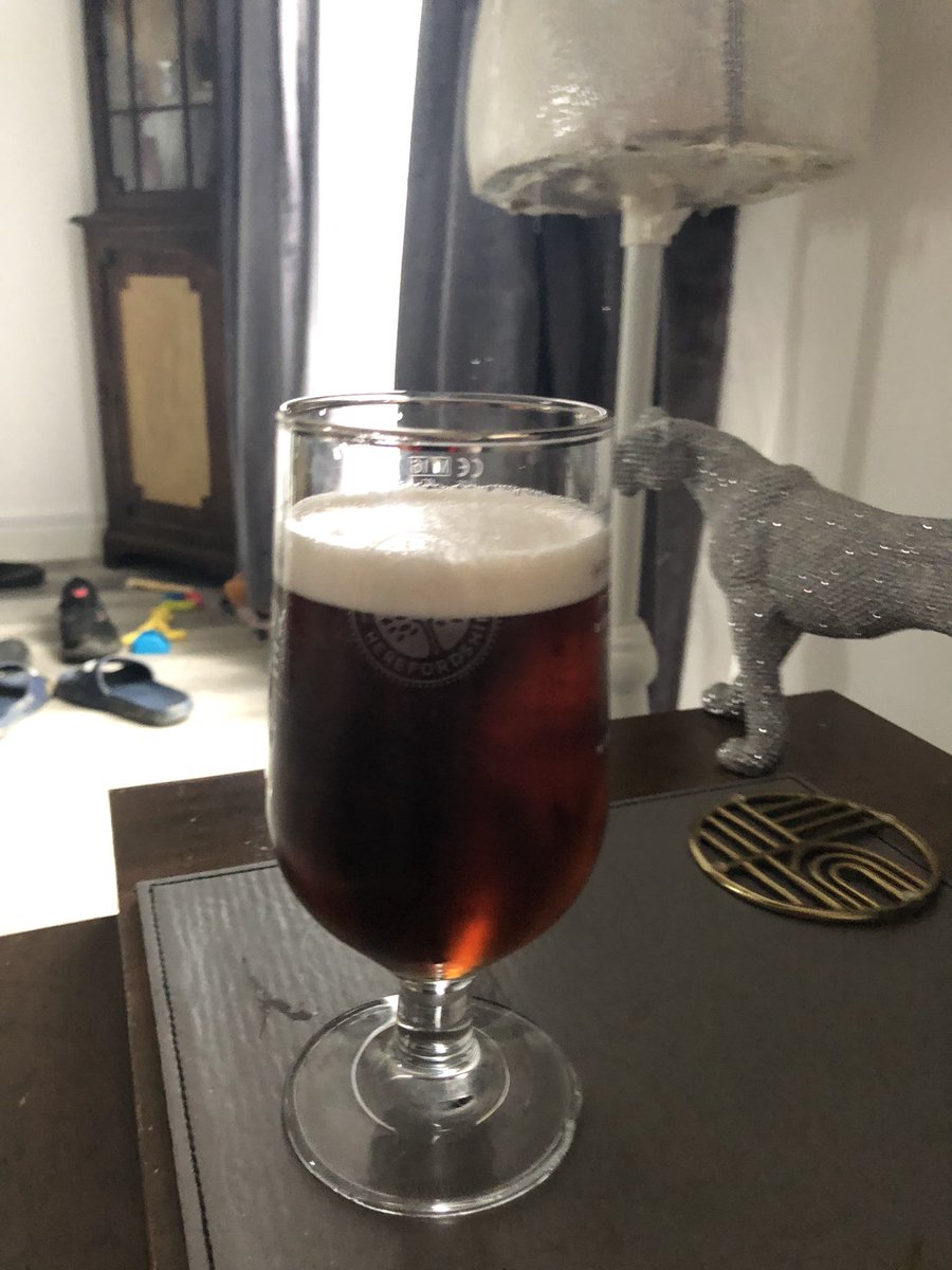 paul_rodfather's tweet photo. FIRST BEER OF THE WEEK THIS IS FOR THE QUEEN RIP .. LONG LIVE THE KING 😢❤️ https://t.co/jzY3zW9hue
