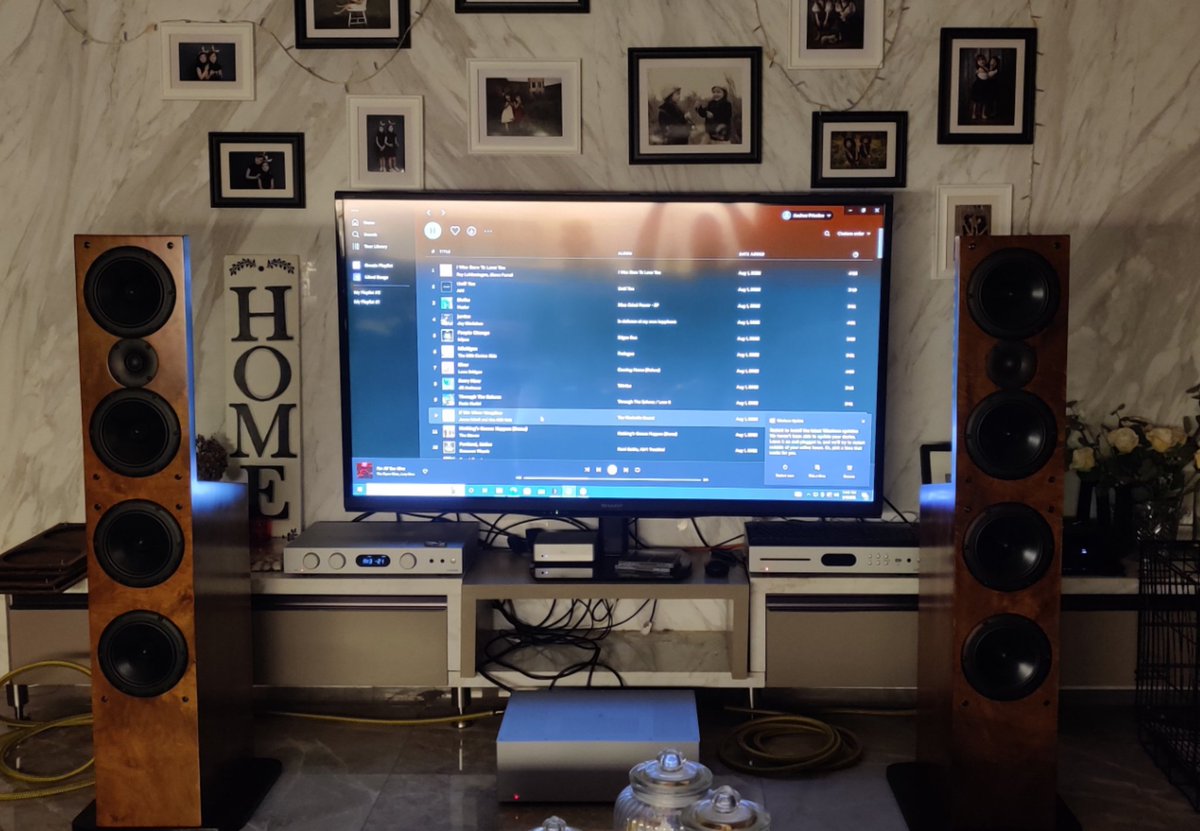 Franscois's tweet photo. Finally finished my latest DIY project, I built the X-Static speaker kit from GR-Research. Putting them through their paces tomorrow. 

#HiFi #XStatic https://t.co/4XBrvkVzcR