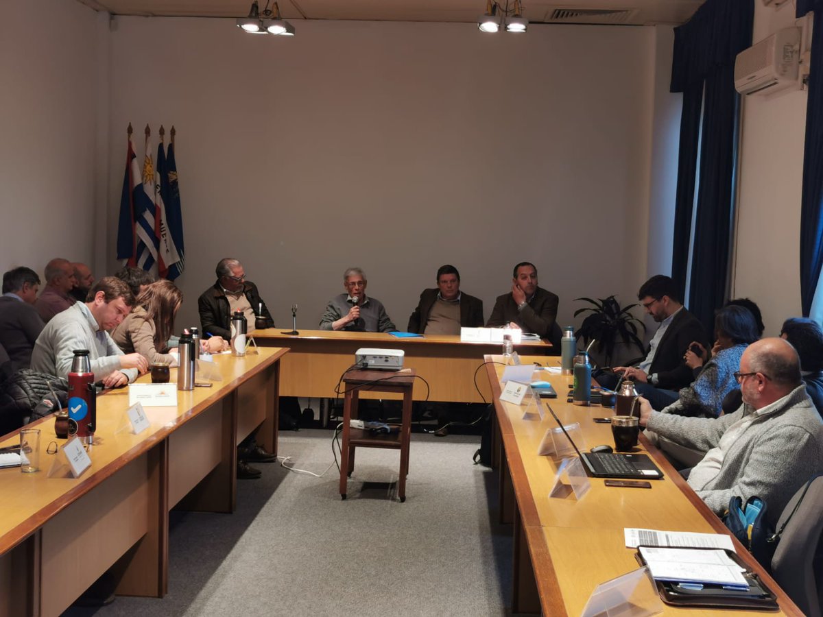 SALTO. El interior protagoniza  transformación productiva; se dispara la demanda de calificaciones y la  gestión de conocimiento.  <a href="/oppuruguay/">OPP Uruguay</a> convocó a <a href="/INEFOPoficial/">INEFOP</a> a mantener intercambio con Directores de Desarrollo de Gob Dptales RODDE. Válido espacio de trabajo!