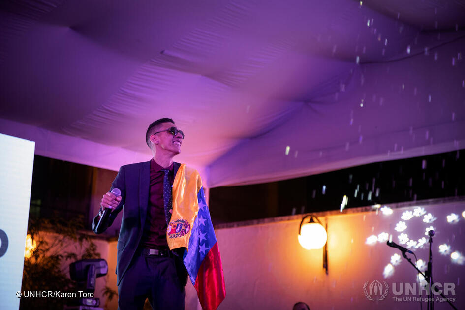 UNHCRfrance's tweet photo. Le chant 🎙️, la danse 🕺 et la musique 🎶 n'ont pas de frontières.
Des artistes réfugiés et locaux en Équateur l'ont démontré lors du concert #RefugiAndo. @ACNUREcuador https://t.co/OvCYoO9zUe